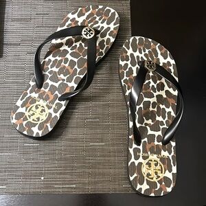 Tory Burch size 7 leopard flip flops